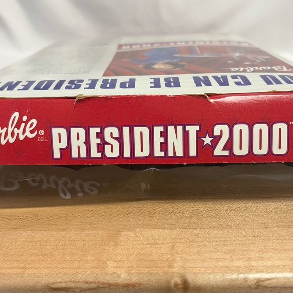 Barbie for President 2000 Doll Toys R' Us Exclusive Brunette 27305 Mattel New - Picture 7 of 10